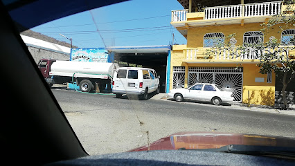 Dirección, horario, teléfono y opiniones de Autoclimas Gómez en Zihuatanejo