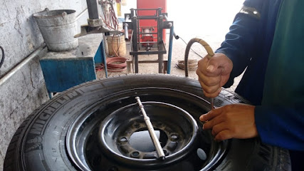 Dirección, horario, teléfono y opiniones de Llantera- Multiservicios Los Almendros en Calkiní