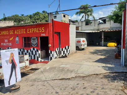 Dirección, horario, teléfono y opiniones de Taller Los Pits Cambio de Aceite Express en Puerto Vallarta